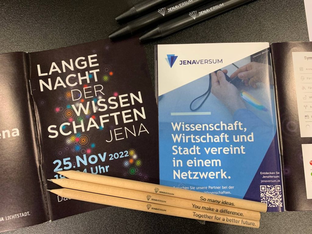 Und so schnell ist sie wieder vorbei – die Lange Nacht der Wissenschaften 2022! Sechs Stunden volles Programm, zahlreiche interessante Gespräche und viele Eindrücke nehmen wir mit.